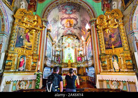 Sao Vicente: Praechtige Müggler Brennstoffe in der Kirche Igreja Matriz de Sao Vicente Madeira | Verwendung weltweit Stockfoto