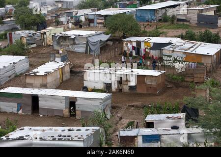 Straßenszene in Katutura, Intel SS 4000 von Windhoek, Namibia | Verwendung weltweit Stockfoto