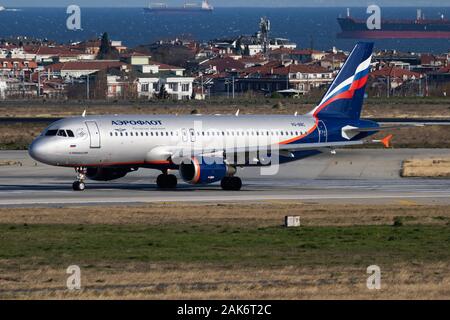 Istanbul/Türkei - 28. März 2019: Aeroflot Airbus A320-VQ-BBC PKW Flugzeug Abflug am Flughafen Istanbul Atatürk Stockfoto