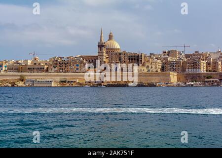 Valletta Stadt, von Fort Manoel Strand geschossen Stockfoto