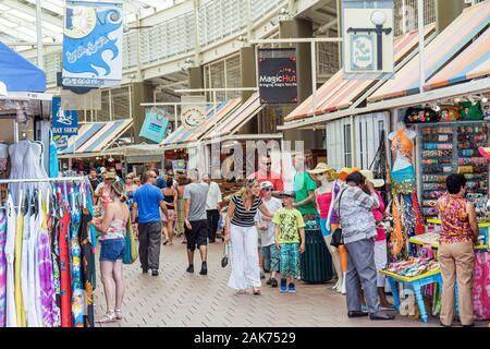 Miami Florida, Bayside Marketplace, Marktplatz, Vitrine Verkauf, Shopping Shopper Shopper Shop Shops Markt Märkte Marktplatz Kauf Verkauf, Einzelhandel Stockfoto