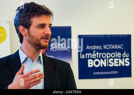 Andrea Kotarac, Rassemblement National Kandidat Lyon Metropole Ratspräsidentschaft innehat, Pressekonferenz, Lyon, Frankreich Stockfoto