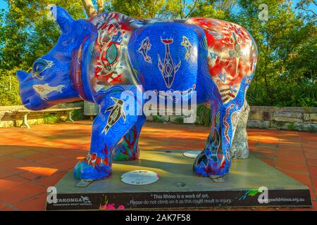 Sydney, New South Wales, Australien - 30 Dezember 2014: Nahaufnahme von Wild Rhino Skulptur im Auftrag des Taronga Western Plains Zoo in Katoomba Bereich Stockfoto