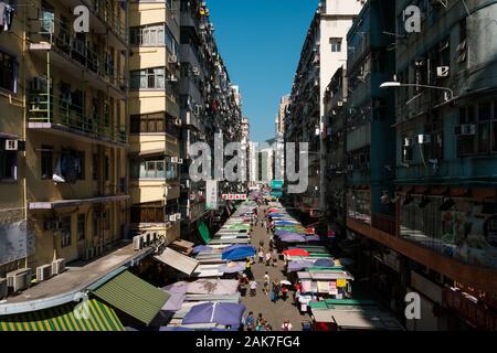 HongKong, China - November, 2019: Street Market (Markt) Ladie's in Hongkong, Tung Choi Street, Mongkok Wahrzeichen Stockfoto