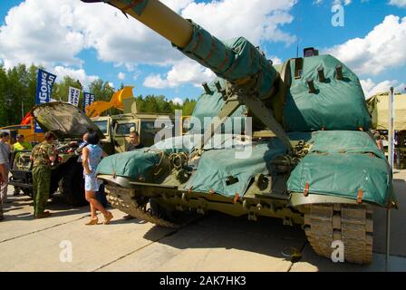 MSTA-S2S19M1 selbstfahrender 152-mm-Haubitzer Stockfoto