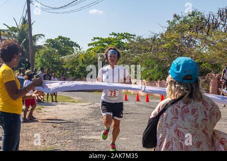 Treasure Beach, Jamaika - 21. April 2012: Triathleten konkurrieren in der 2012 Jakes Off-road Triathlon in Treasure Beach, Jamaika Stockfoto