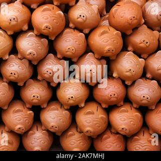 Terrakotta oder Keramik Spardosen, Raquira, Kolumbien (Keramik Hauptstadt von Kolumbien) Stockfoto