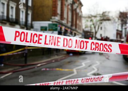 London, Großbritannien. 7 Jan, 2020. Polizei Bänder am Tatort in London. Credit: Dinendra Haria/SOPA Images/ZUMA Draht/Alamy leben Nachrichten Stockfoto