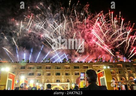 Hurghada, Ägypten. 07 Jan, 2020. Feuerwerk den Himmel während der 2019 CAF Preisverleihung im Albatros Zitadelle beleuchten. Credit: Ibrahim Youssef/dpa/Alamy leben Nachrichten Stockfoto