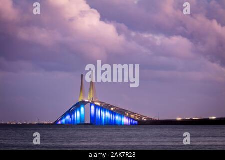 Die Bob Graham Sunshine Skyway Bridge-a Cable-Stayed Bridge crossing Tampa Bay zwischen St. Petersburg und Bradenton, Florida, USA Stockfoto