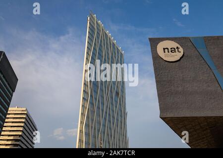 Diagonale fussballdaten Turm und das Museum der Naturwissenschaften, Forum, Barcelona, Katalonien, Spanien. Das Gebäude ist 110 Meter hoch mit 24 Etagen. Es war Stockfoto