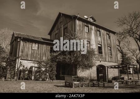 Charmantes altes Haus aus Holz und Stein aus dem Restaurant Casa Vanni in der Nähe von Bento Goncalves. Ein Wein produzierenden Land Stadt im Süden Brasiliens. Stockfoto