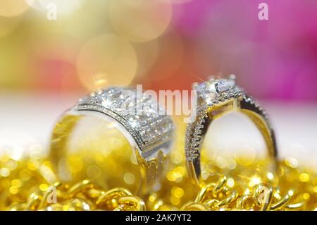 Das gold Diamant Verlobungsringe Stockfoto