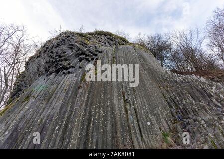 Basalt orgelpfeifen unter dem Schloss von Somosko in der Slowakei/Ungarn. Stockfoto