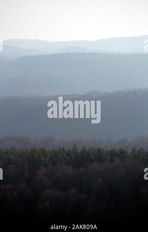 Blick auf die North ungarischen Berge (Matra, Bukk) vom Medves Plateau in Ungarn. Stockfoto