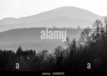 Blick auf die North ungarischen Berge (Matra, Bukk) vom Medves Plateau in Ungarn. Stockfoto