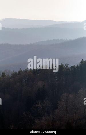 Blick auf die North ungarischen Berge (Matra, Bukk) vom Medves Plateau in Ungarn. Stockfoto