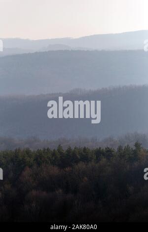 Blick auf die North ungarischen Berge (Matra, Bukk) vom Medves Plateau in Ungarn. Stockfoto