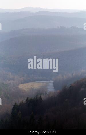 Blick auf die North ungarischen Berge (Matra, Bukk) vom Medves Plateau in Ungarn. Stockfoto