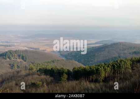 Blick auf die North ungarischen Berge (Matra, Bukk) vom Medves Plateau in Ungarn. Stockfoto