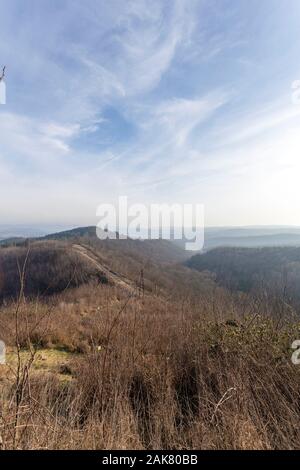 Blick auf die North ungarischen Berge (Matra, Bukk) vom Medves Plateau in Ungarn. Stockfoto