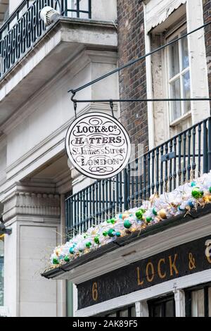 Lock & Co Hatters Shop anmelden. St James Street, London, England Stockfoto