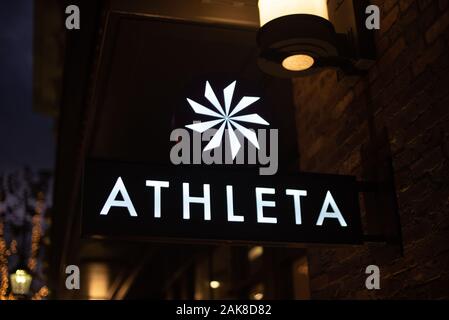 01.01.2020 - Beverly Hills, CA: Schild für den ATHLETA Store in Grove, Beverly Hills, LA, CA, USA. Stockfoto