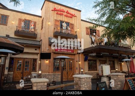 01.01.2020 - Santa Clarita, CA: Saddle Ranch Chop House Restaurant Front Design in Santa Clarita, CA, USA. Stockfoto
