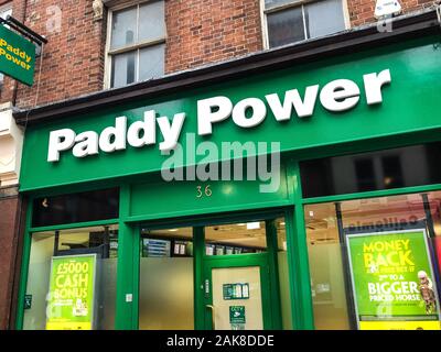 Derby, Großbritannien - Jan 6, 2020: Paddy Power Buchmacher store Front Stockfoto