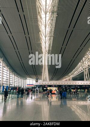 Changsha, China - Nov 9, 2015. Abflughalle von Changsha Huanghua Internationalen Flughafen. Der Flughafen ist berühmt als einer der Top 20 verkehrsreichsten Luft Hubs Stockfoto