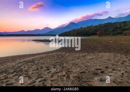 Schöne Landschaft in Malampuzha Reservoir, Ansicht von Kava View Point Palakkad, Kerala, Indien. Kava ist ein kleines Dorf in Palakkad Bezirk von Kerala s Stockfoto