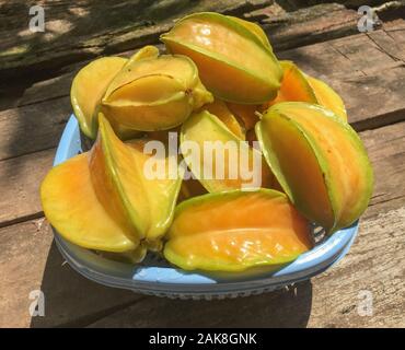 Gelber Stern apple Früchte (karambolen) für Verkauf an ländlichen Markt. Stockfoto