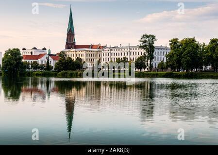 Stadtbild der Altstadt von Schwerin und Burgsee See, Deutschland. Stockfoto