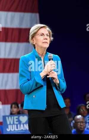 New YORK, NY - 07. JANUAR: Präsidentschaftskandidatin Senator Elizabeth Warren spricht während einer Wahlkampfveranstaltung im Kings Theatre am 7. Januar 2020 in NYC. Stockfoto