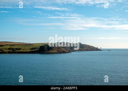 Der Blick auf St Anthony Head und den Leuchtturm von St. Mawes, Cornwall, Großbritannien Stockfoto