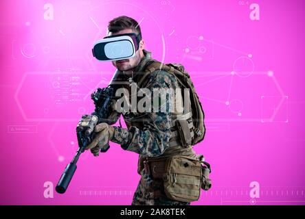 Modern Warfare futuristische Soldat mit Vr virtual reality Brillen mit neuronalen Netzes Punkte und Linien im Hintergrund als künstliche intelienc Stockfoto