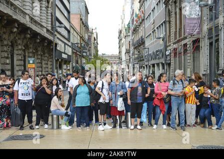 Menschen, Einkaufsstraße Av Francisco I. Madero, Mexiko Stadt, Mexiko Stockfoto