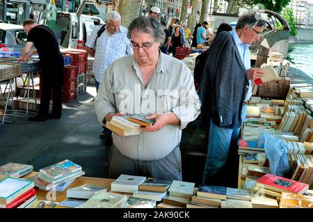 Buchmarkt in zweiter Hand entlang des Flusses la Saône, Lyon, Region Auvergne-<unk> ône-Alpen, Frankreich, Europa Stockfoto