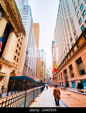 Federal Hall an der Wall Street in Lower Manhattan reflex Stockfoto