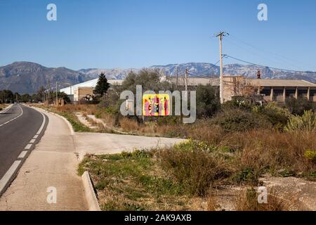 Pro Unabhängigkeit Graffiti neben einer Straße in Katalonien, Spanien Stockfoto