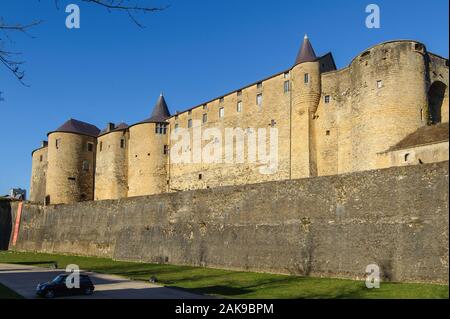 Die Burg von Sedan, dessen Bau begann im Jahre 1424, ist eine der größten Festungen in Europa Stockfoto