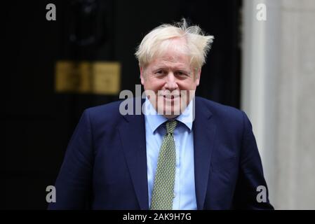 Premierminister Boris Johnson Blätter 10 Downing Street, London, für das House of Commons für Prime Minister's Fragen. Stockfoto