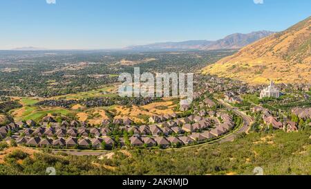 Pano malerischen Blick auf den Vorort in Salt Lake City Utah umgeben von Bergen Stockfoto