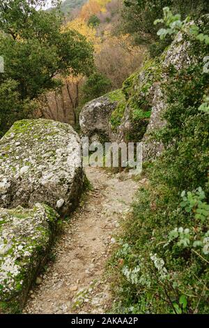 Meteora, Griechenland - Dec 19, 2019: Wanderweg von Meteora, Griechenland Stockfoto