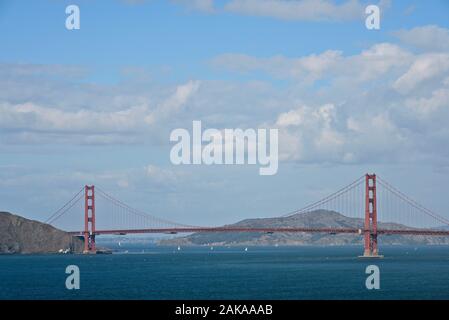 Blick auf die Golden Gate Bridge vom Lands End Park, San Francisco, Kalifornien, USA Stockfoto