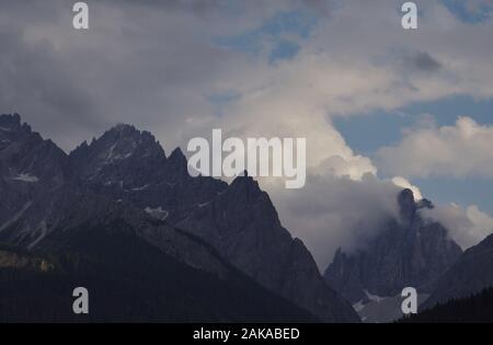 Dolomiten am Eingang zum Fischleintal Stockfoto