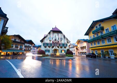 Das Rathaus in St. Gilgen, die Stadt ist ein Dorf, das von den Wolfgangsee im österreichischen Bundesland Salzburg, im Salzkammergut Region. Stockfoto