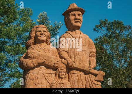 Skulptur detail von eingewanderten Familie im Skulpturenpark Steine der Stille in der Nähe von Nova Petrópolis. Eine Stadt, die von deutschen Einwanderern im südlichen Brasilien gegründet. Stockfoto