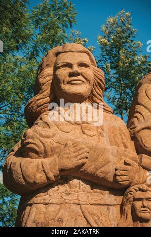 Skulptur Detail eines Einwanderers am Skulpturenpark Steine der Stille in der Nähe von Nova Petrópolis. Eine Stadt, die von deutschen Einwanderern im südlichen Brasilien gegründet. Stockfoto