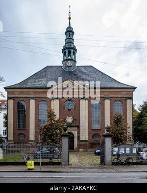 Reformierte Kirche. Roten Backsteingebäude aus dem 17. Jahrhundert niederländischen Barockstil Gebäude vom Architekten Hendrik Brokhamm auf Gothersgade, Kopenhagen, Dänemark. Stockfoto